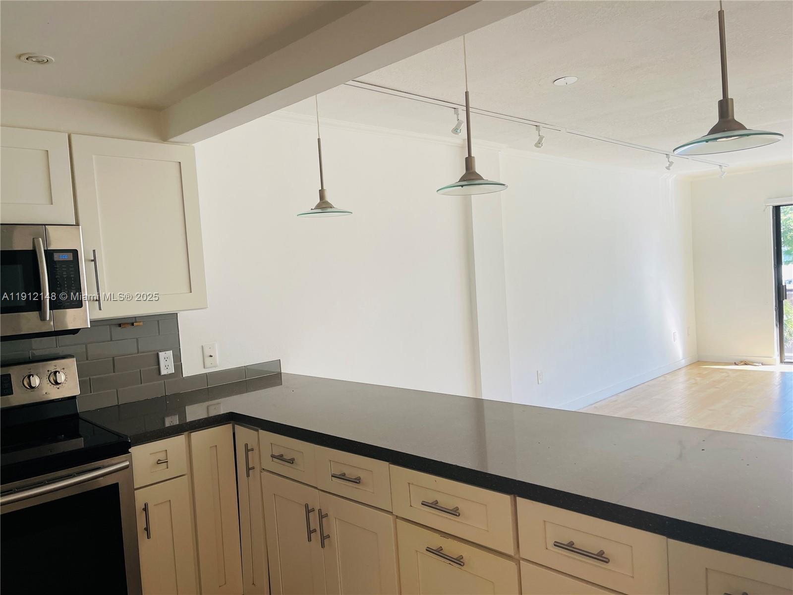 CRICKET CLUBHOUSE CONDO - Residential