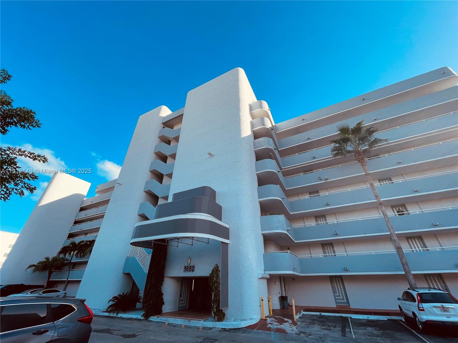 CRICKET CLUBHOUSE CONDO - Residential