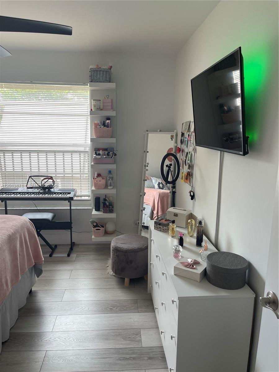 PARKSIDE 117-18B - Residential Lease