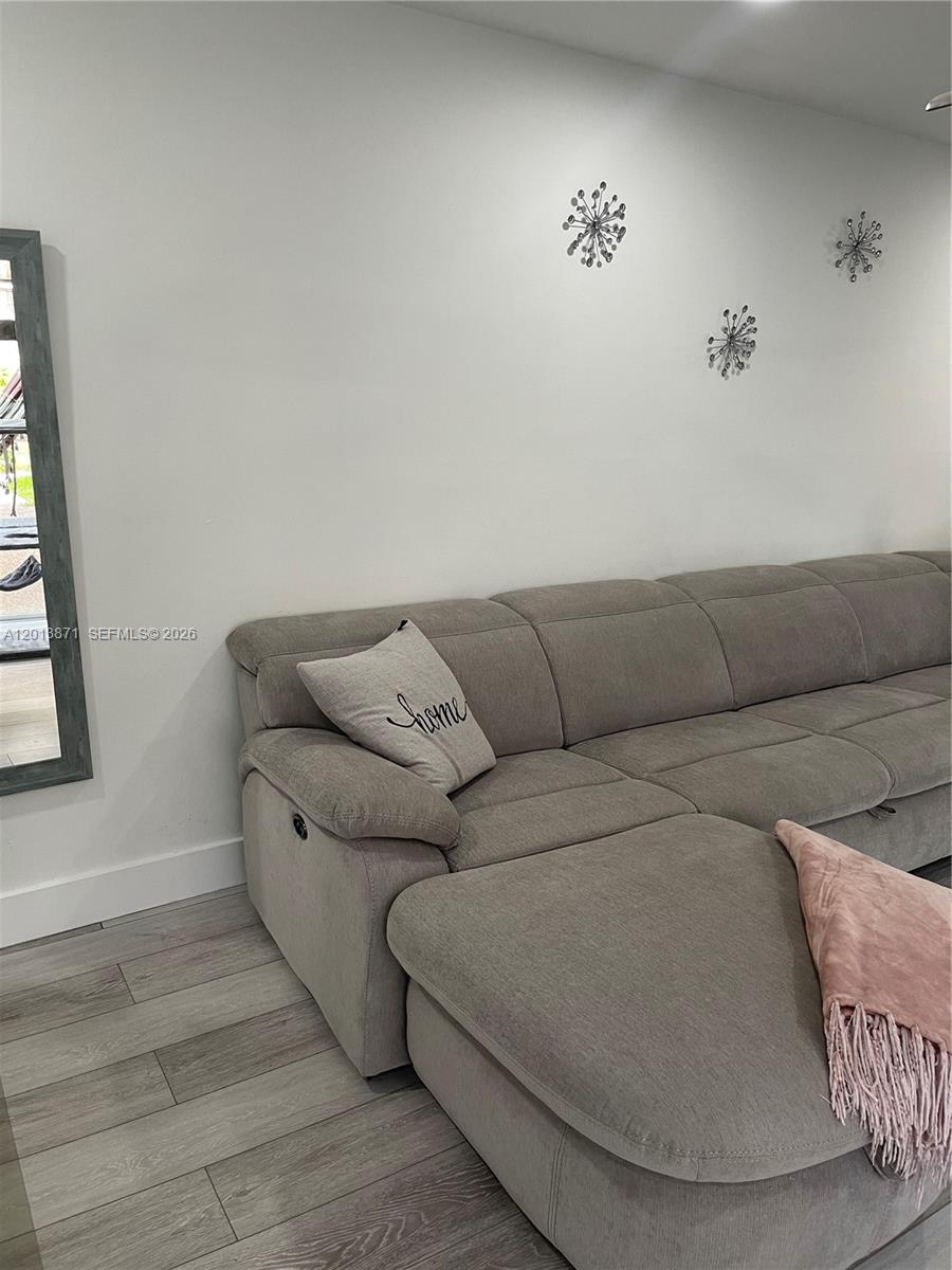PARKSIDE 117-18B - Residential Lease