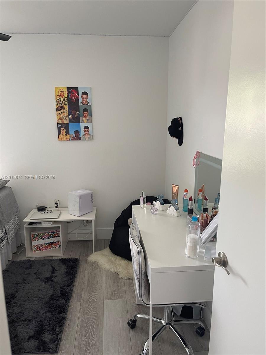PARKSIDE 117-18B - Residential Lease