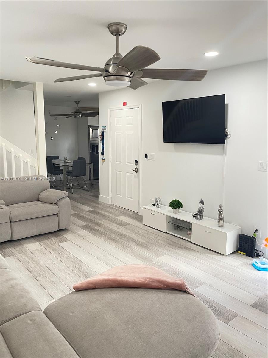 PARKSIDE 117-18B - Residential Lease