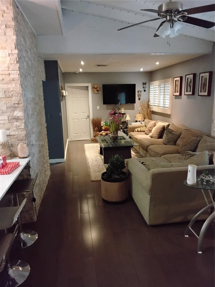 LAUDERDALE GOLF ESTATES - Residential