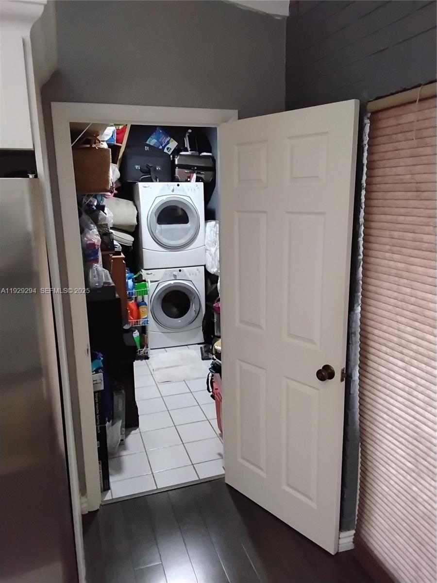 LAUDERDALE GOLF ESTATES - Residential