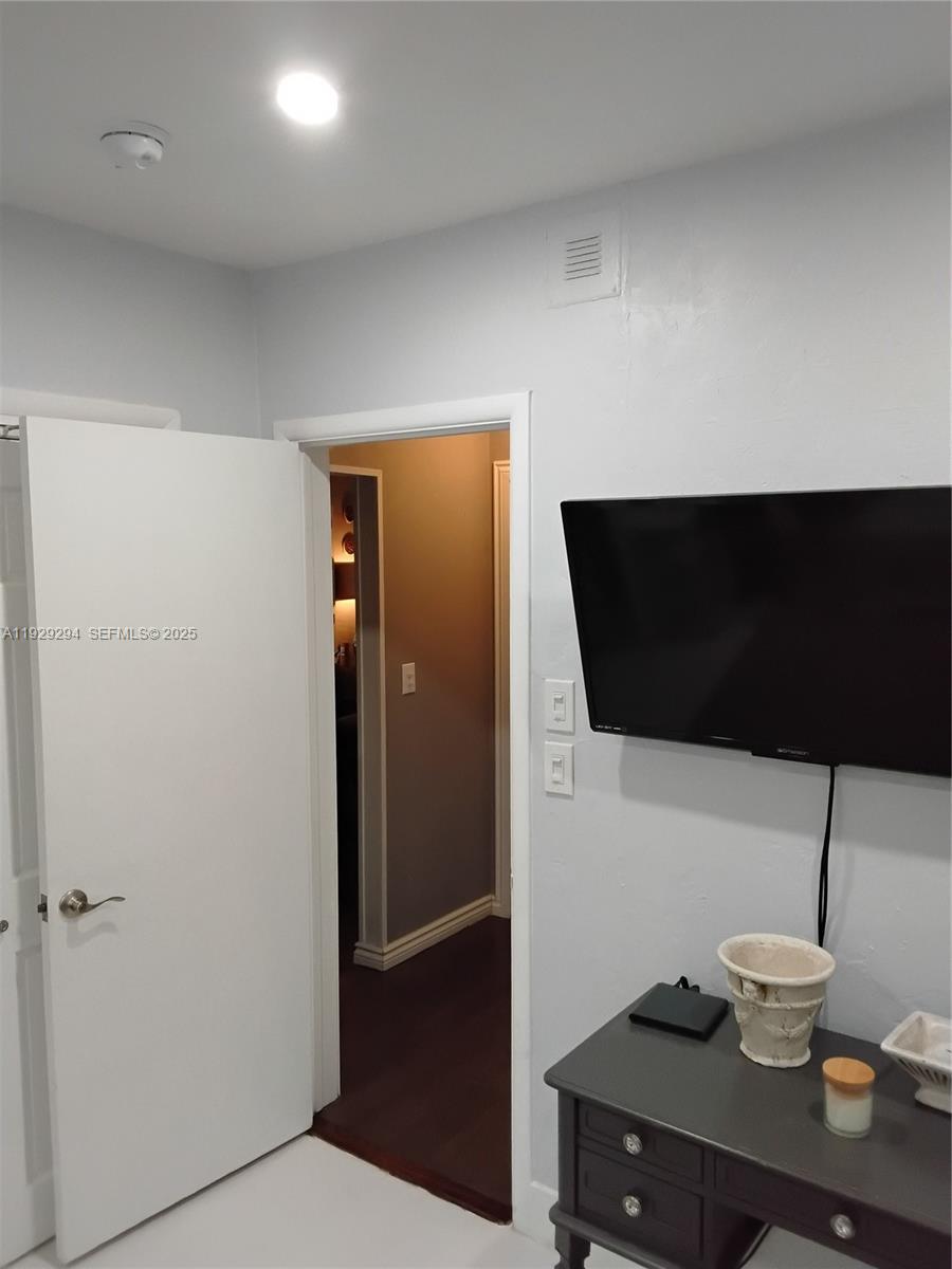 LAUDERDALE GOLF ESTATES - Residential