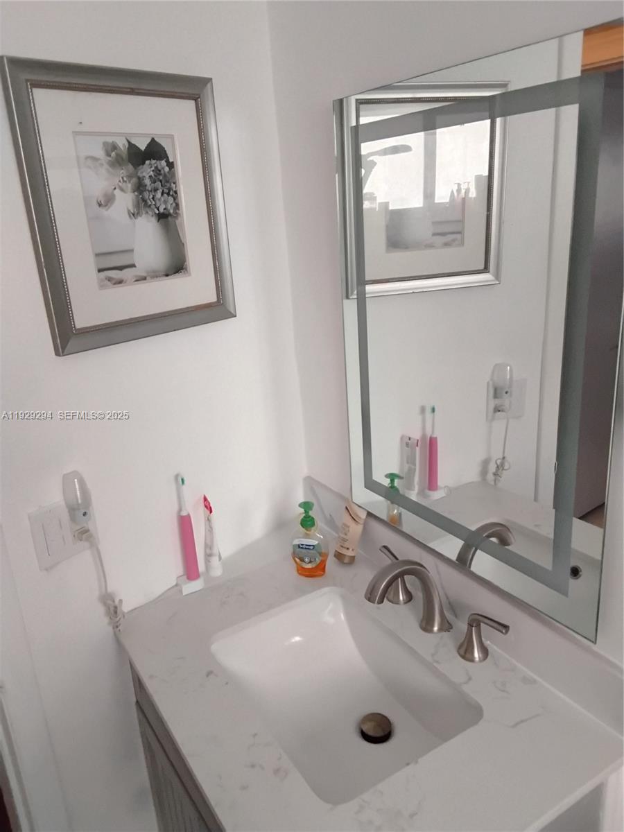 LAUDERDALE GOLF ESTATES - Residential