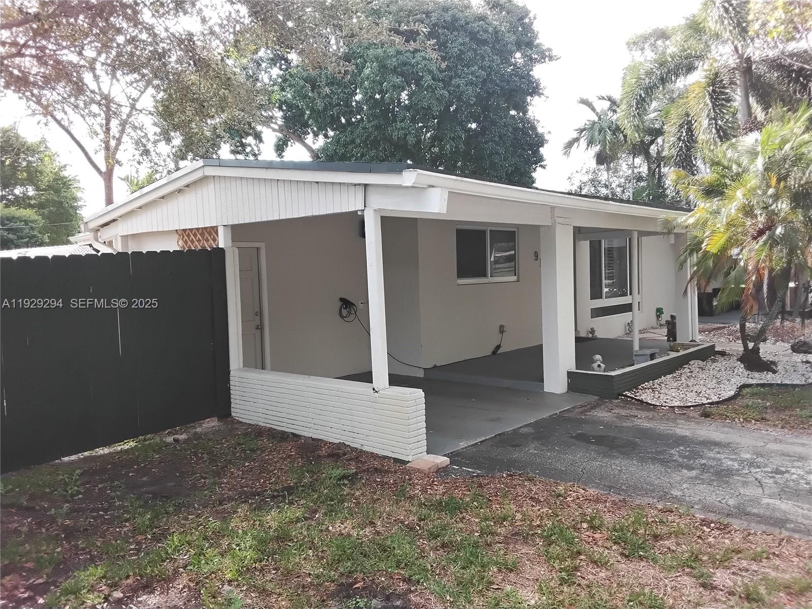 LAUDERDALE GOLF ESTATES - Residential