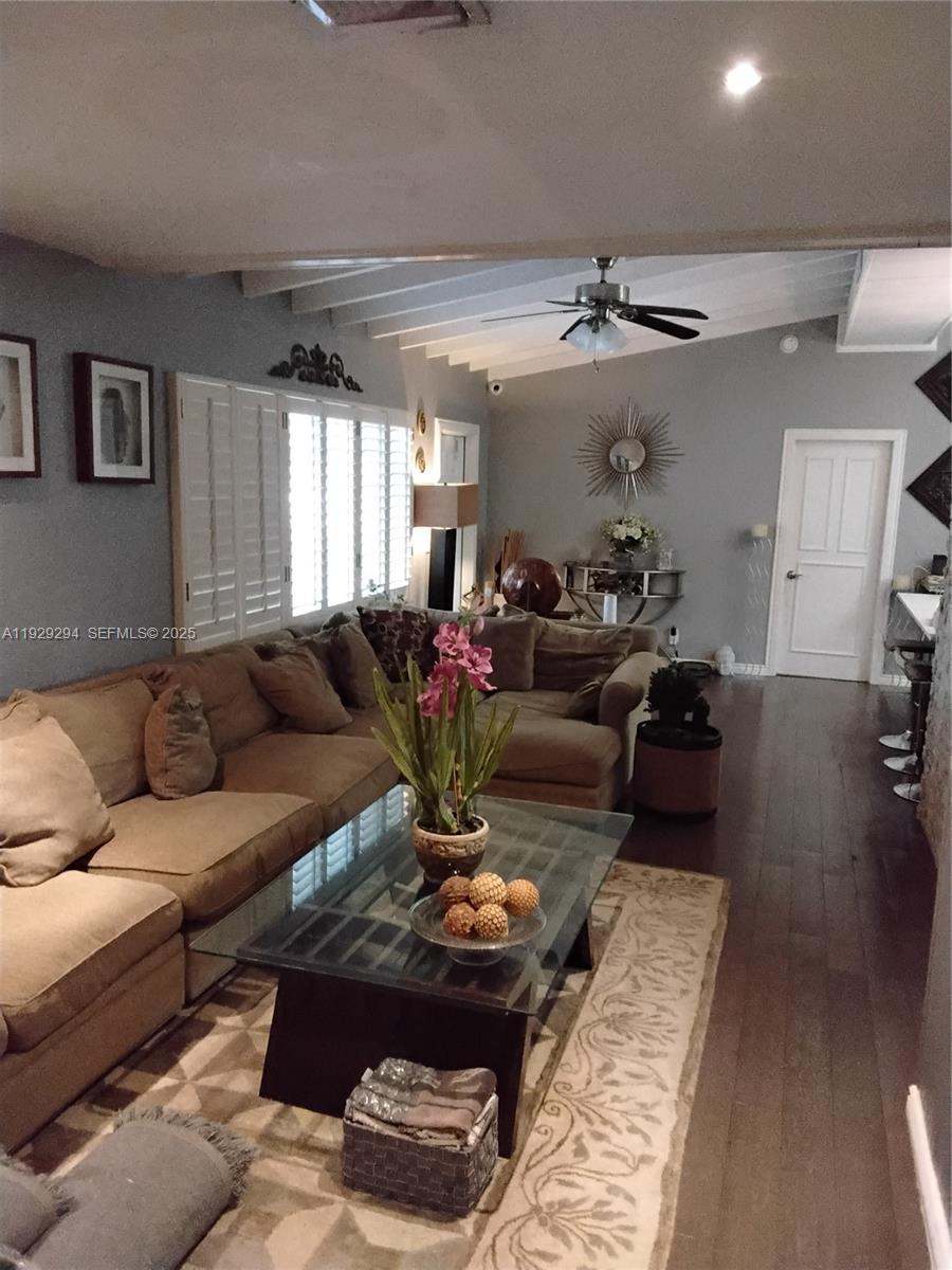 LAUDERDALE GOLF ESTATES - Residential