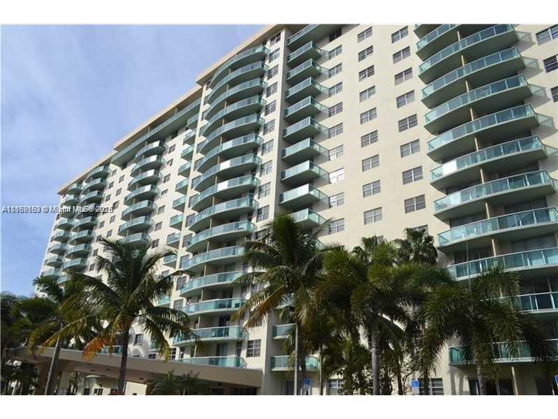 19390 Collins Ave 203