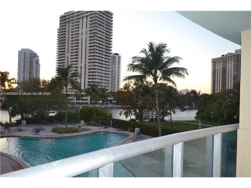 19390 Collins Ave 203
