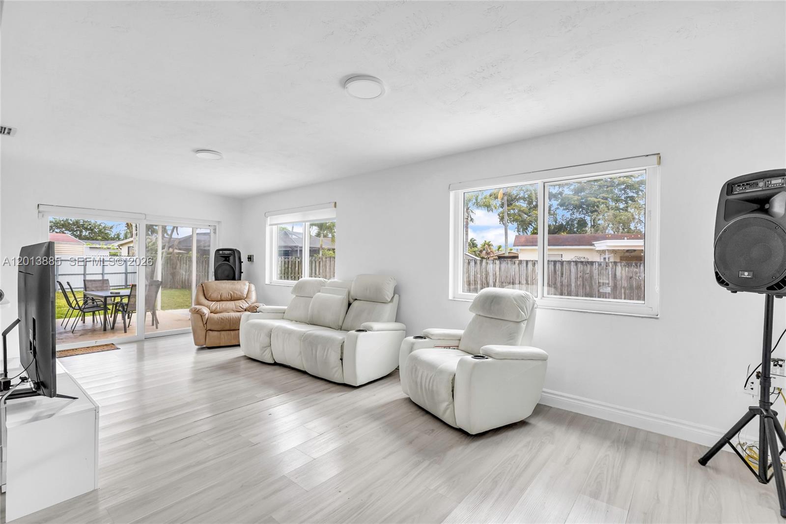 PEMBROKE LAKES SEC 6 - Residential