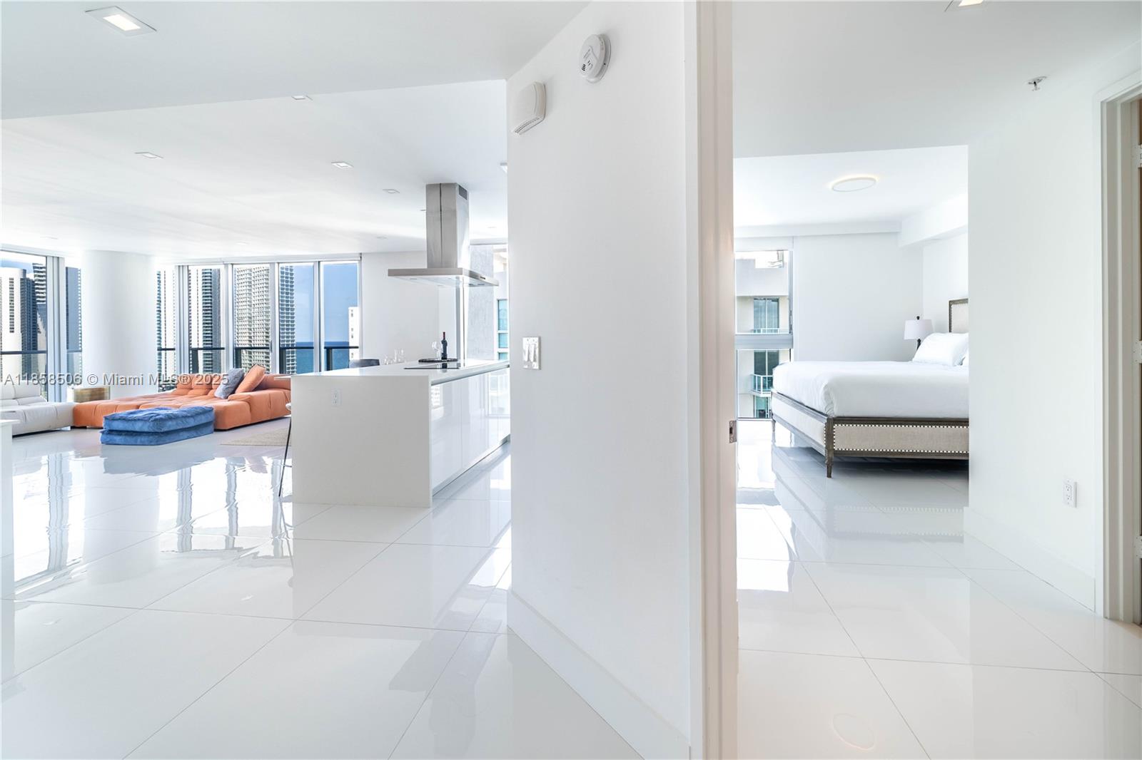 PARQUE TOWERS CONDO - Residential Lease