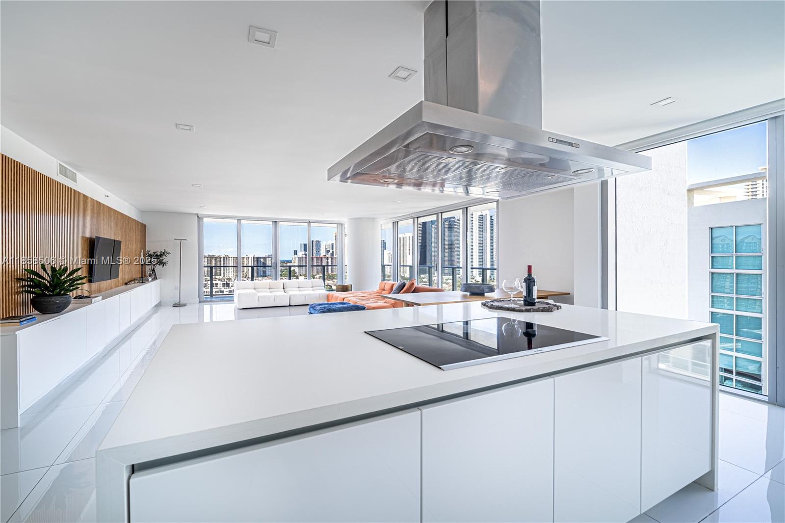 PARQUE TOWERS CONDO - Residential Lease