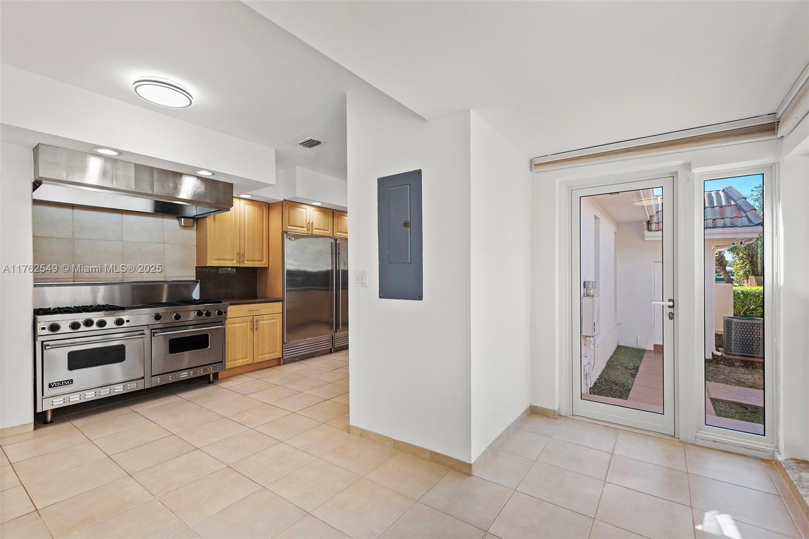 BISCAYNE POINT - Residential