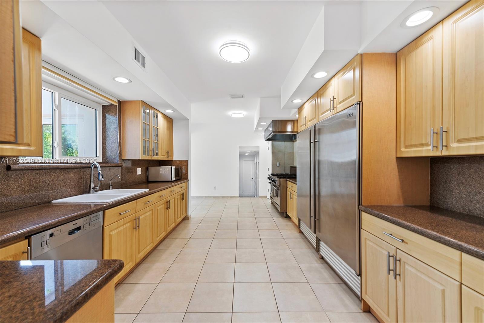 BISCAYNE POINT - Residential