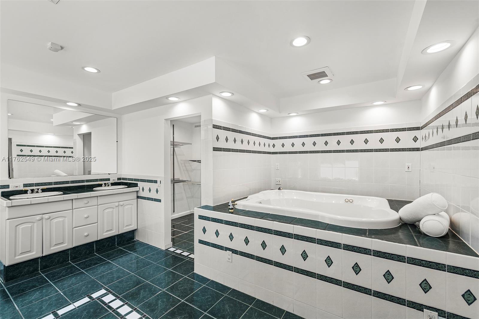 BISCAYNE POINT - Residential