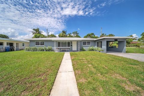 Photo of 513 W Evanston Cir, Fort Lauderdale, FL 33312 (MLS # A11865314)