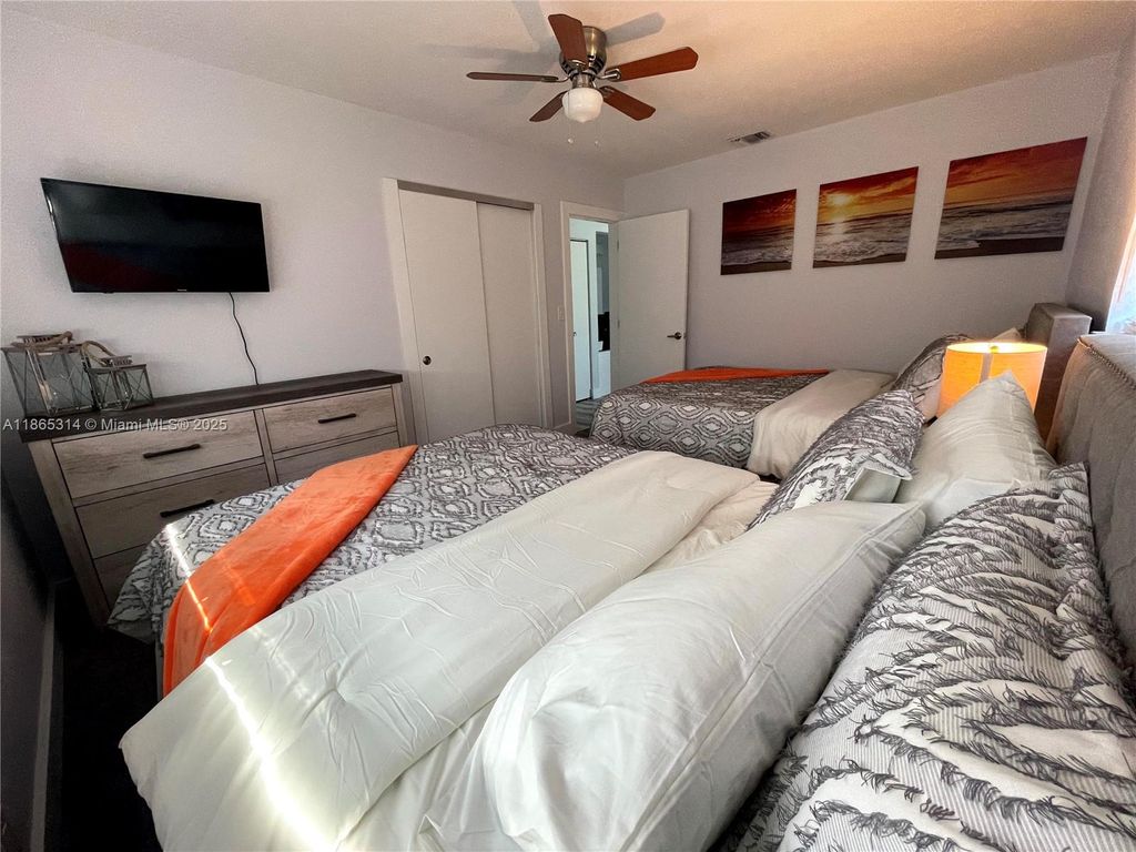 Photo of 513 W Evanston Cir, Fort Lauderdale, FL 33312 (MLS # A11865314)