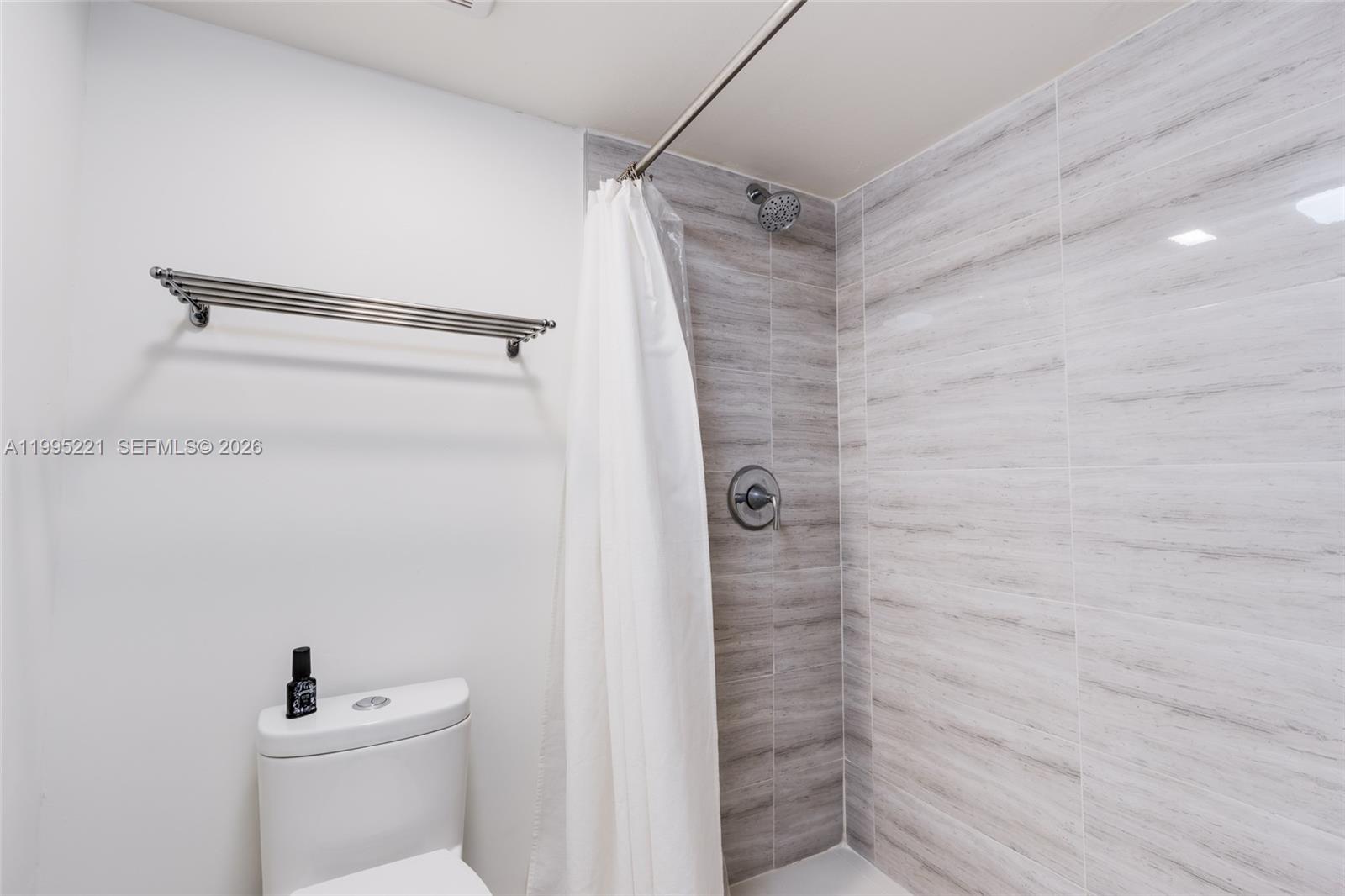 NORTHGATE TOWNHOUSE CONDO - Residential Lease