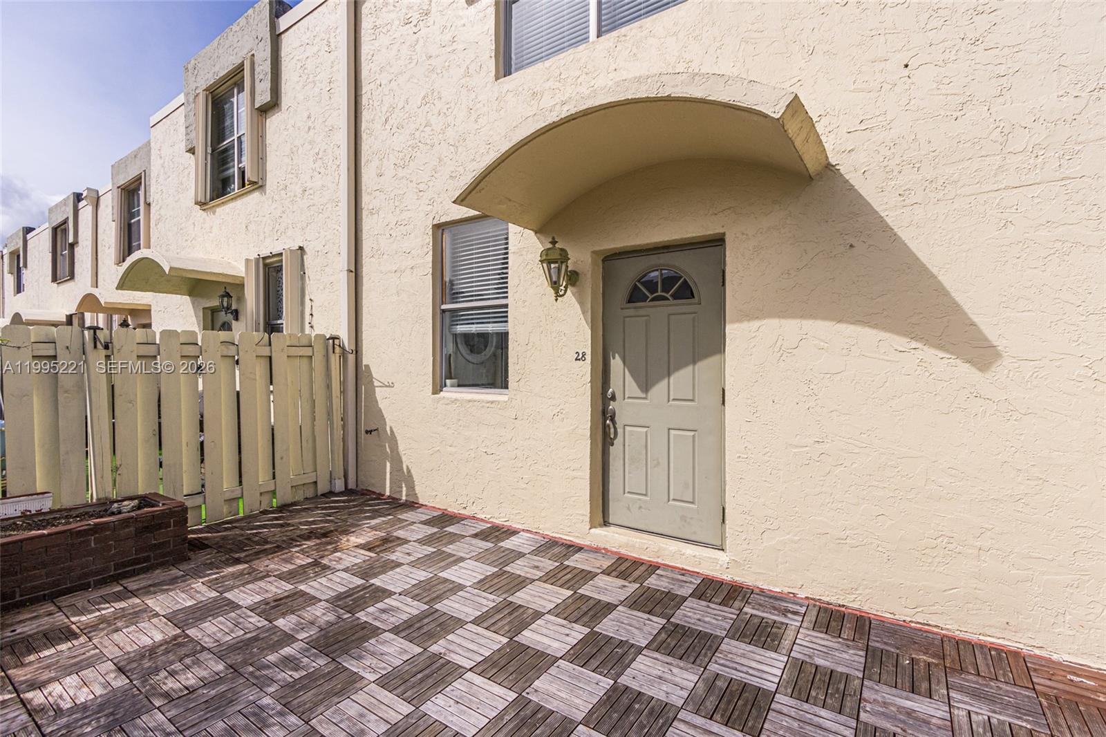 NORTHGATE TOWNHOUSE CONDO - Residential Lease