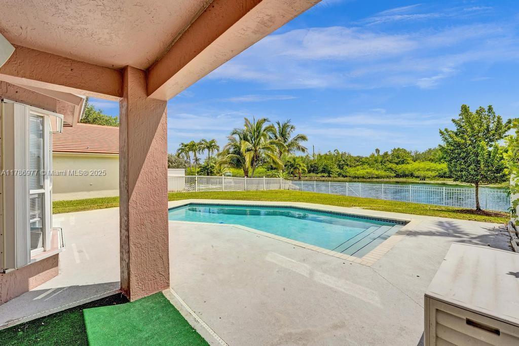 1021 NW 173rd Ave