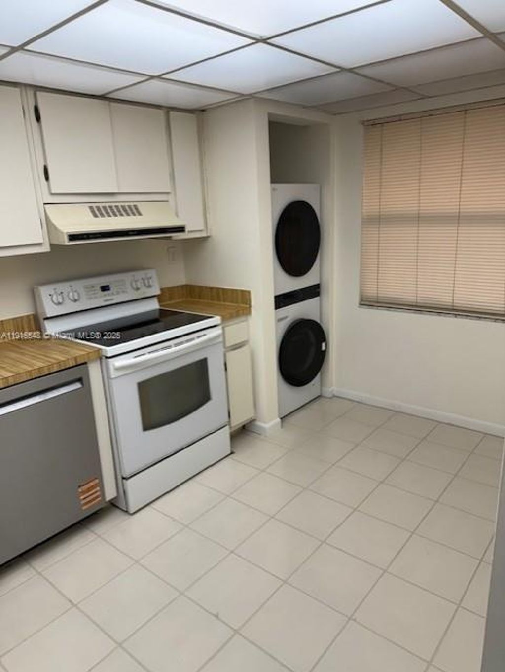 Photo of 400 Commodore Dr #108, Plantation, FL 33325 (MLS # A11915548)