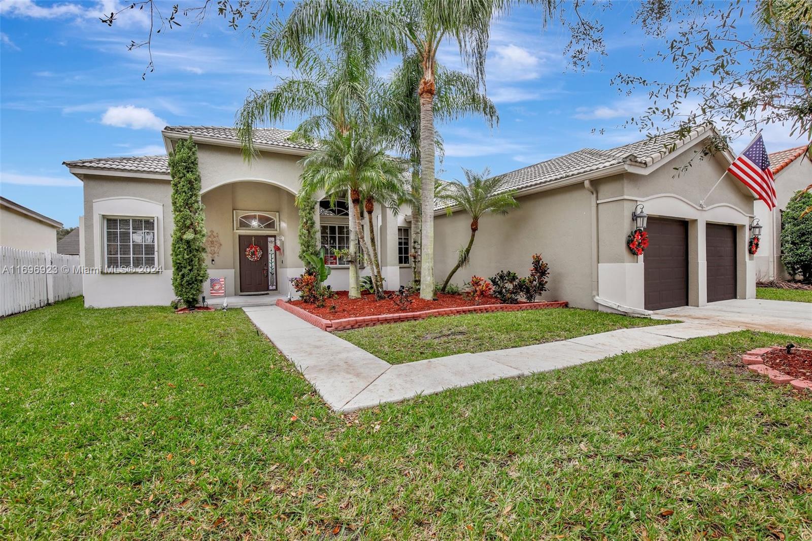 856 Heritage Dr, Weston, Broward County, Florida - 4 Bedrooms  
2 Bathrooms - 