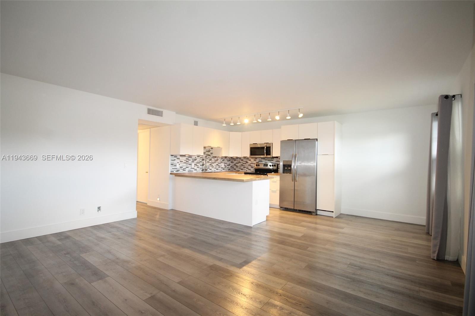 NEW HAMPTON AT CENTURY VI - Residential Lease
