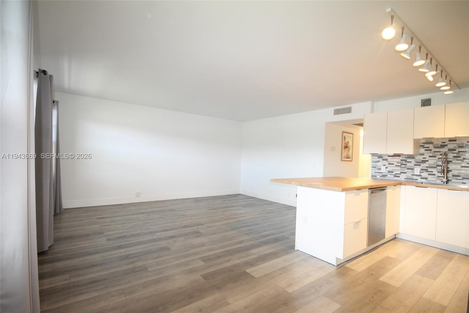 NEW HAMPTON AT CENTURY VI - Residential Lease