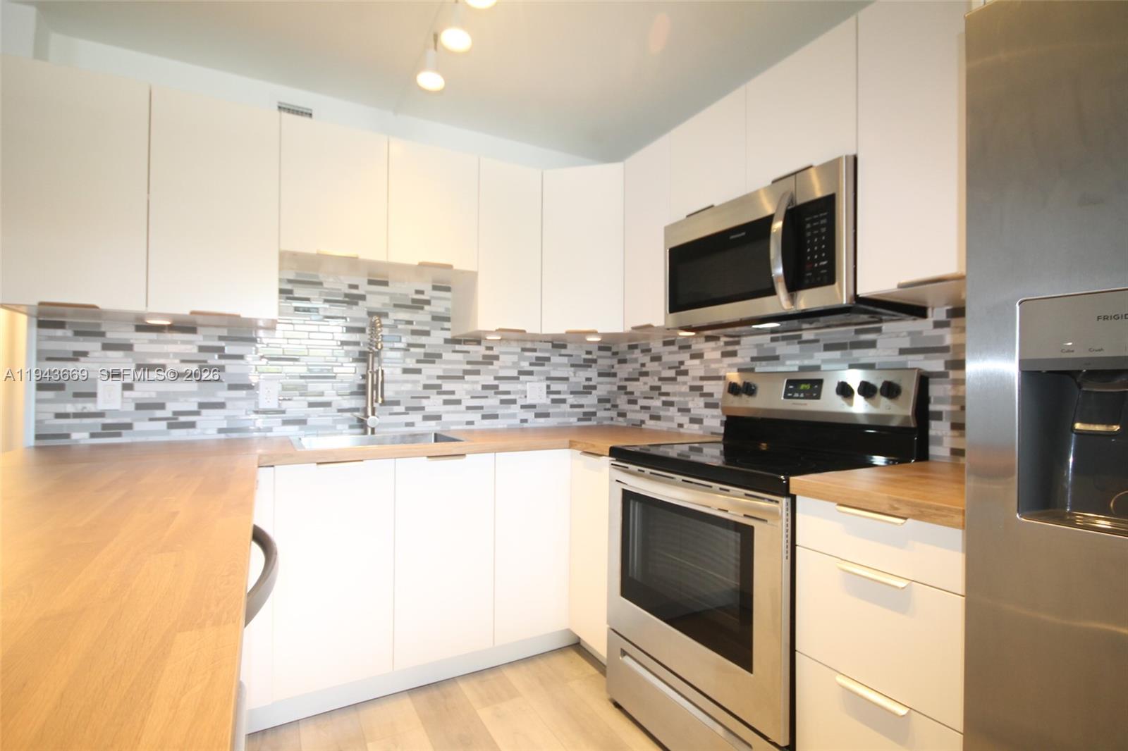 NEW HAMPTON AT CENTURY VI - Residential Lease