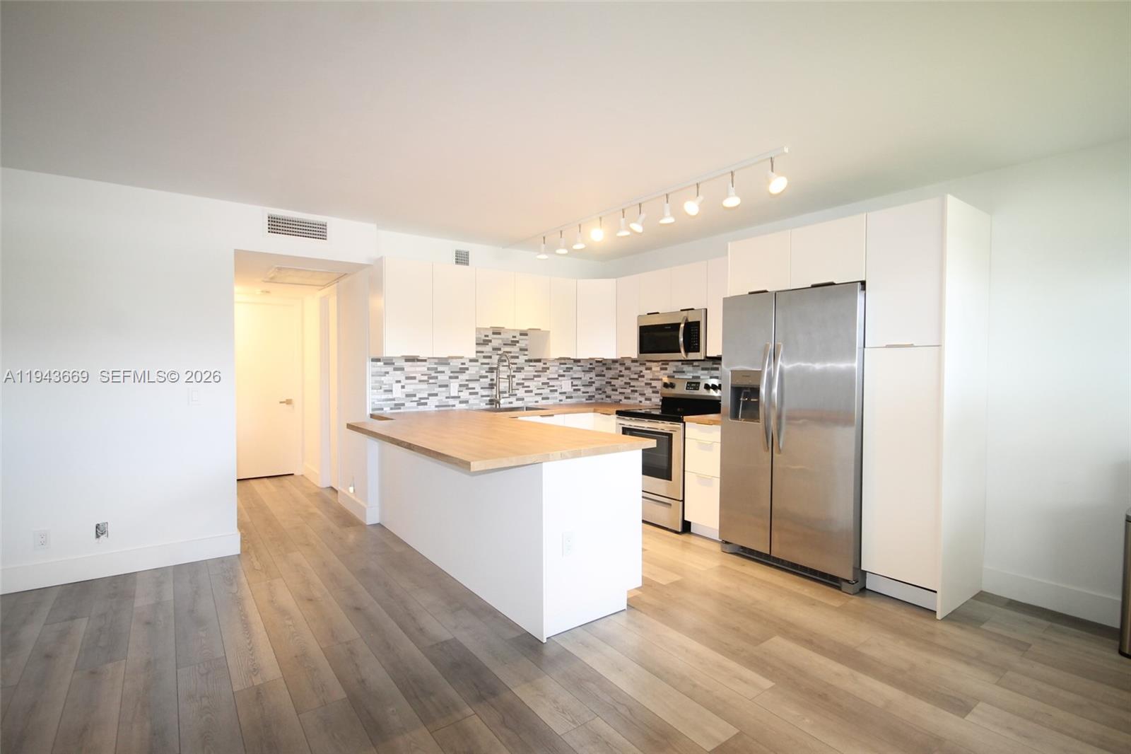 NEW HAMPTON AT CENTURY VI - Residential Lease