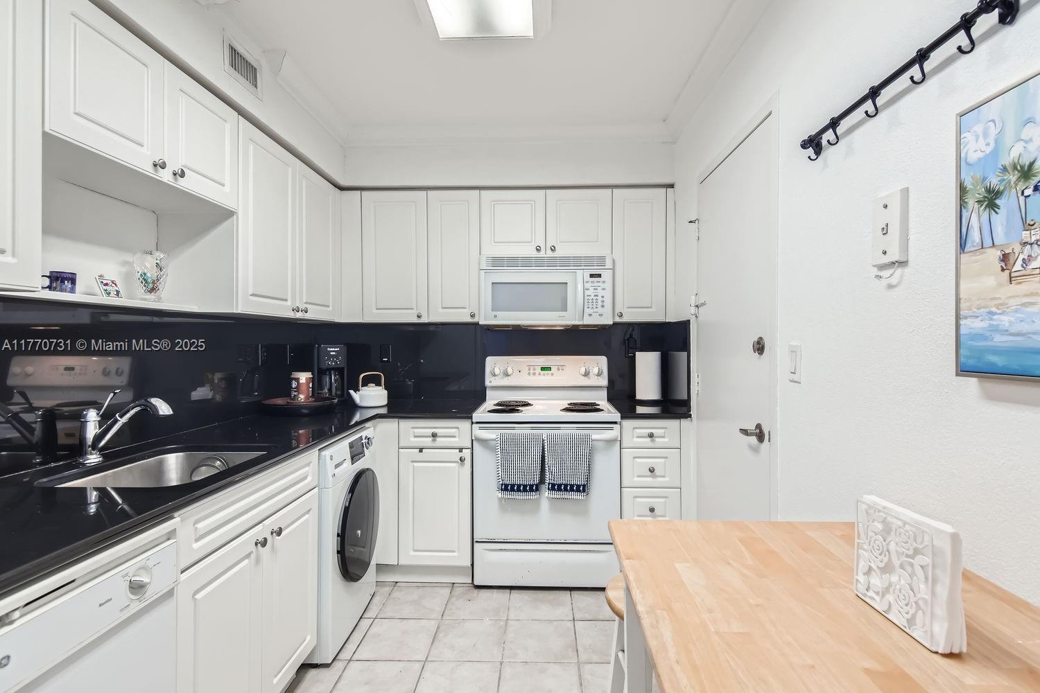 WAVE CONDO - Residential Lease