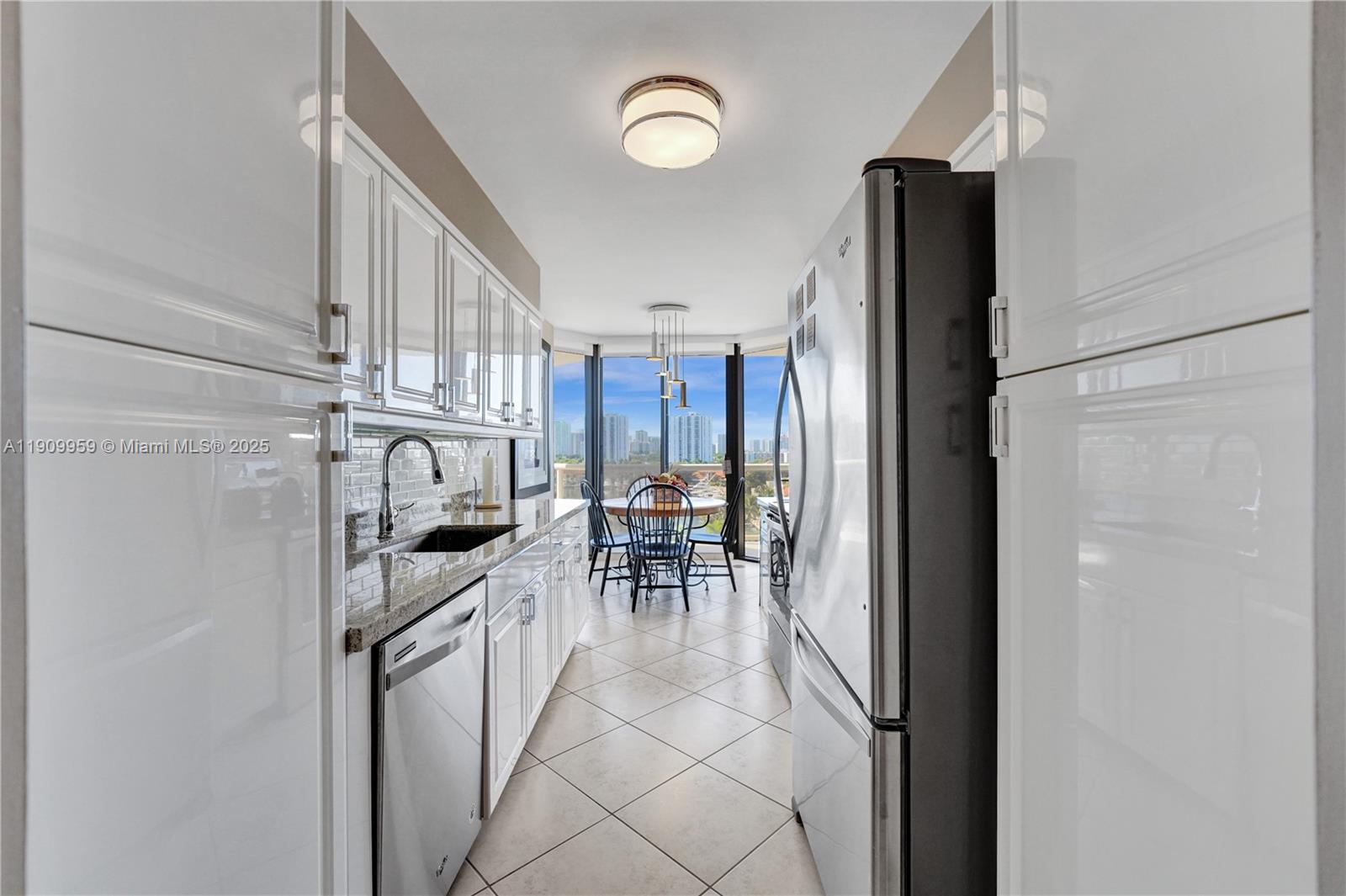 HARBOR TOWERS - Residential