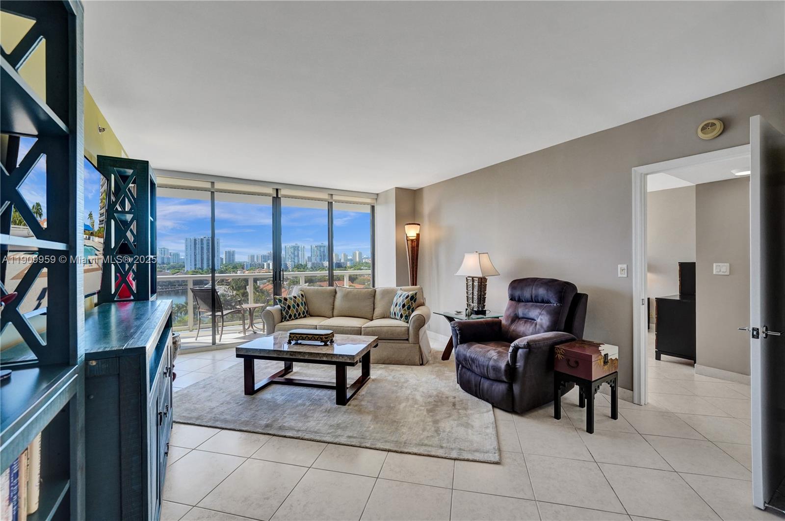 HARBOR TOWERS - Residential