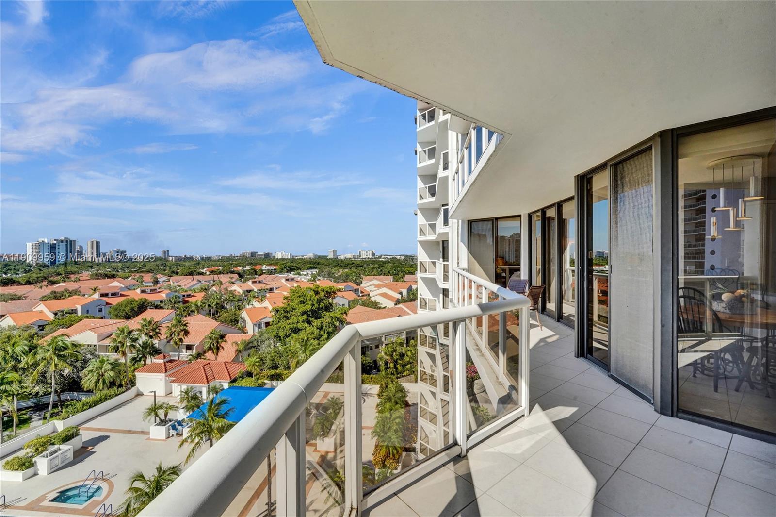 HARBOR TOWERS - Residential