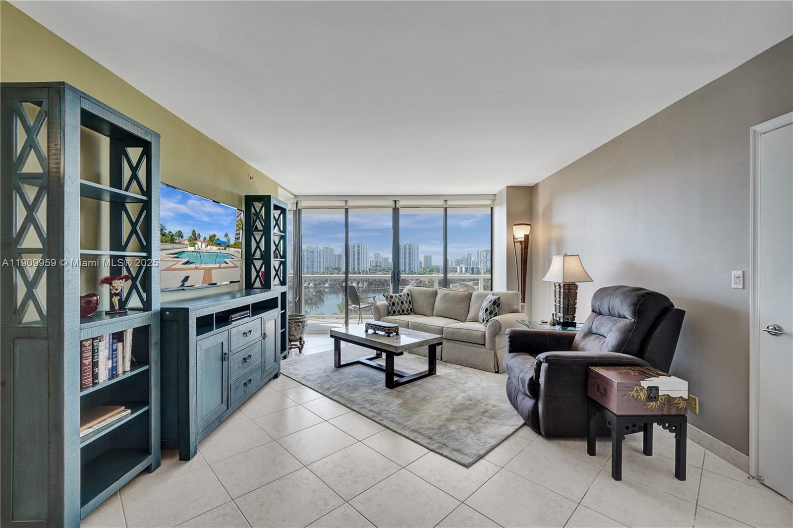 HARBOR TOWERS - Residential