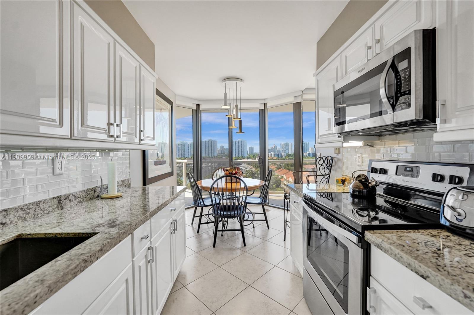 HARBOR TOWERS - Residential