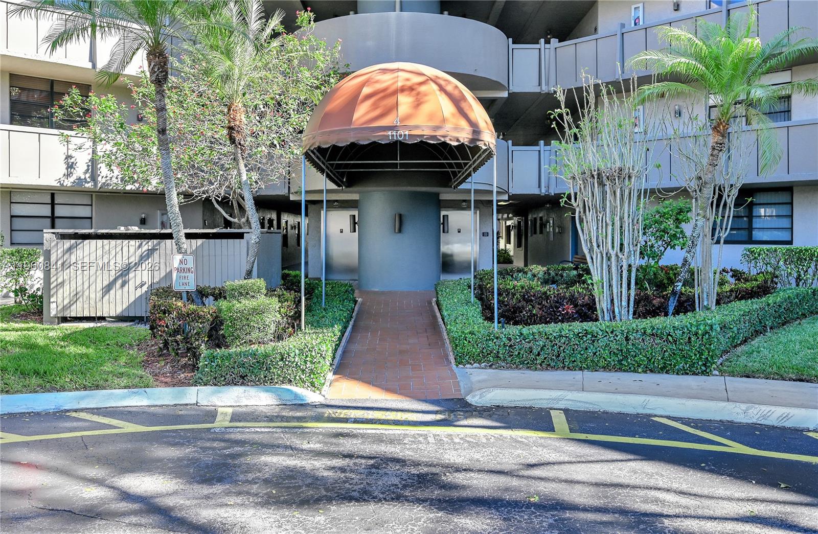 COLONY POINT 4 CONDO - Residential