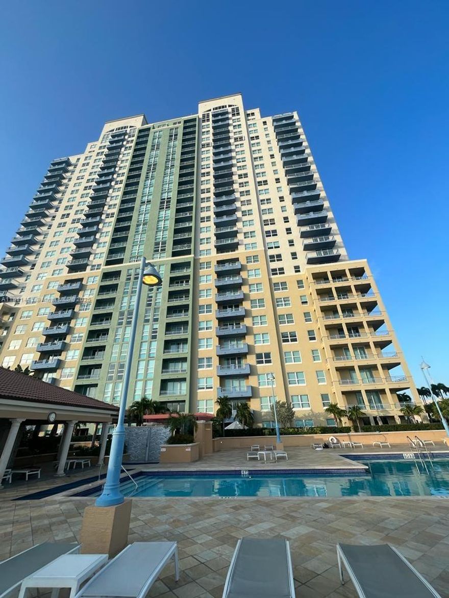 Fully Furnished 1BR Condo at The Yacht Club at Portofino — Available December 18
Move into luxury living at the Yacht Club at Portofino, located in the exclusive neighborhood. Features & Amenities: Resort-style building with Bayfront pool, Jacuzzi, fitness center, sauna, BBQ area, and tennis court. 24-hour security and valet parking. Comfortable king-size bed and in-unit washer/dryer. Fully equipped kitchen with all utensils for enjoyable cooking. Walking distance to the best restaurants, Ocean Drive, cafes, and the beach. No pets and no smoking. Enjoy the best of Miami Beach living in this resort-style community where comfort meets convenience in the heart of South of Fifth. This unit is designed for comfort with the peace and privacy of their own place.