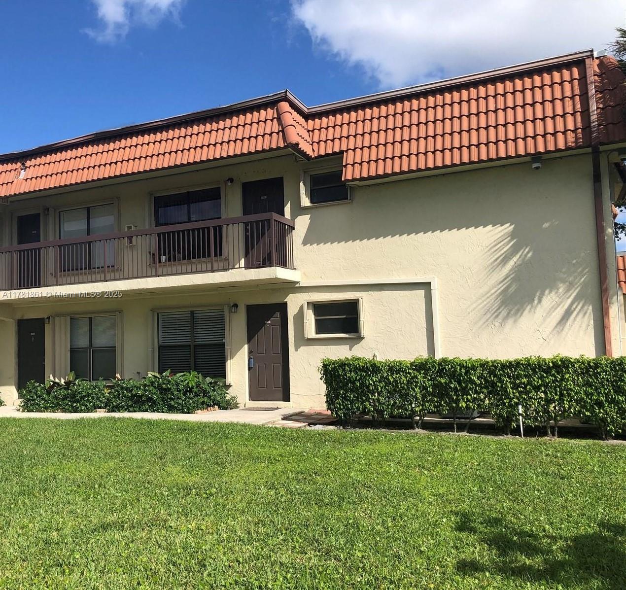 10008 Nw 6th St 103, Pembroke Pines, Miami-Dade County, Florida - 2 Bedrooms  
2 Bathrooms - 