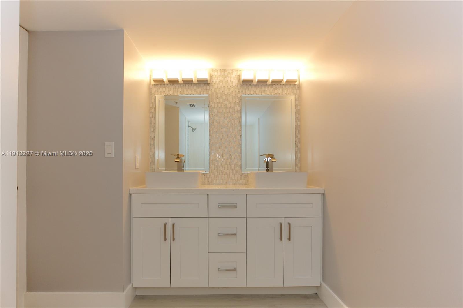 SHERIDAN EAST CONDO BLDG - Residential