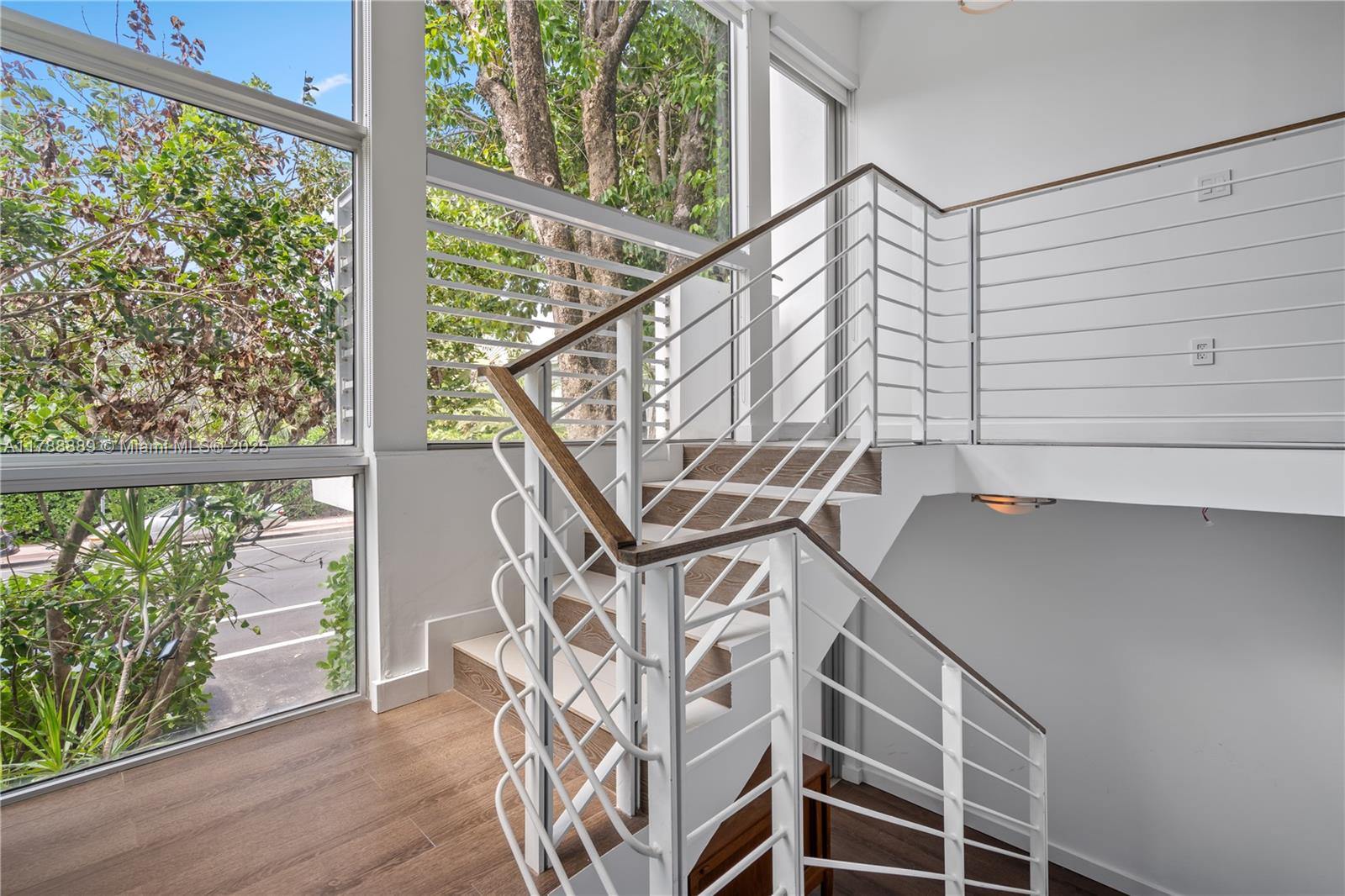 1600 Michigan Ave 7