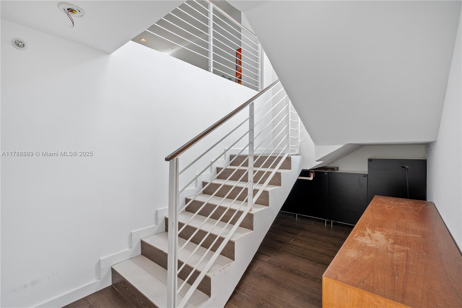 1600 Michigan Ave 7