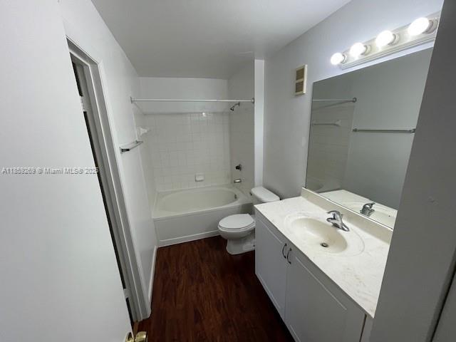 PALM LAKE CONDO - Residential Lease