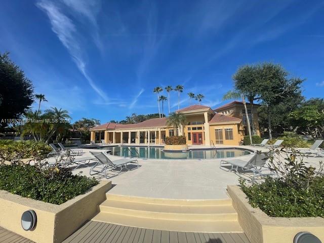 PALM LAKE CONDO - Residential Lease