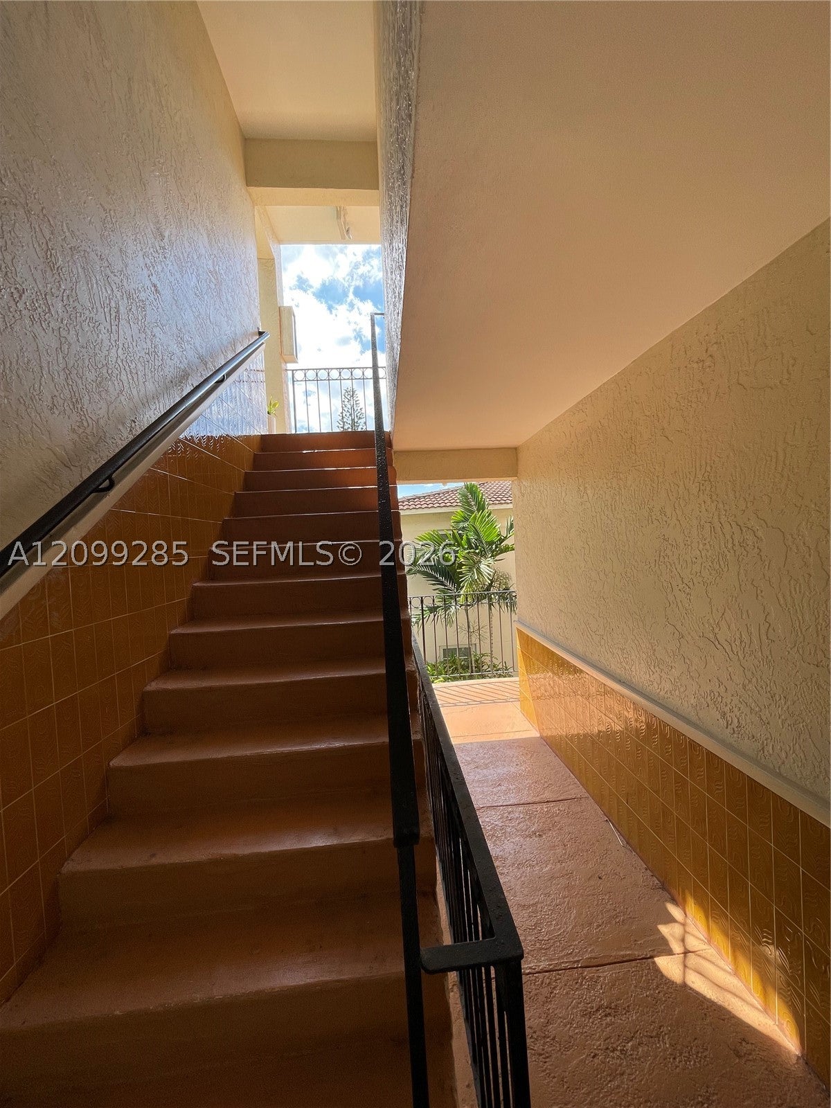 211 Sidonia Ave 1