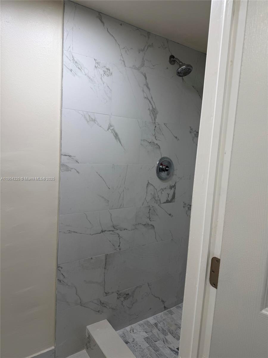 PEMBROKE PALMS CONDO - Residential Lease