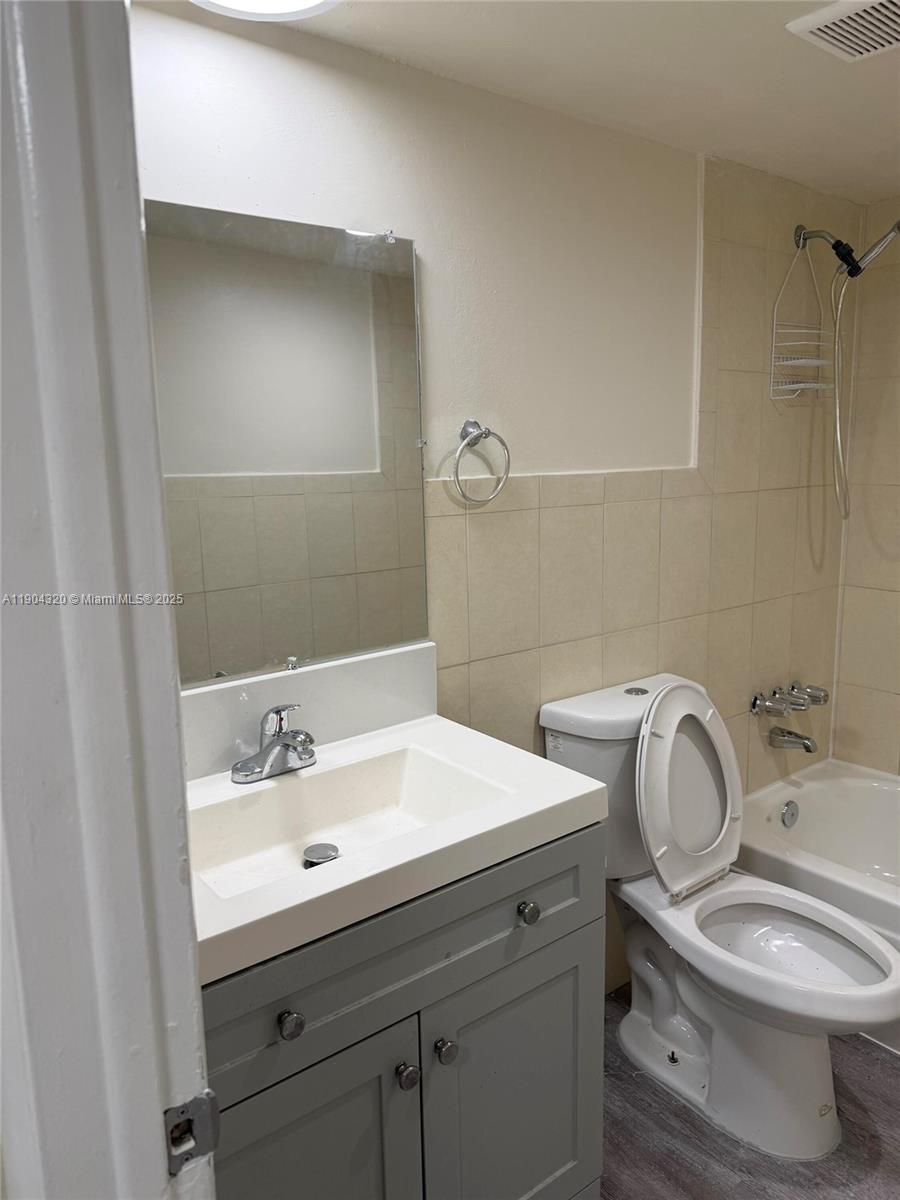 PEMBROKE PALMS CONDO - Residential Lease