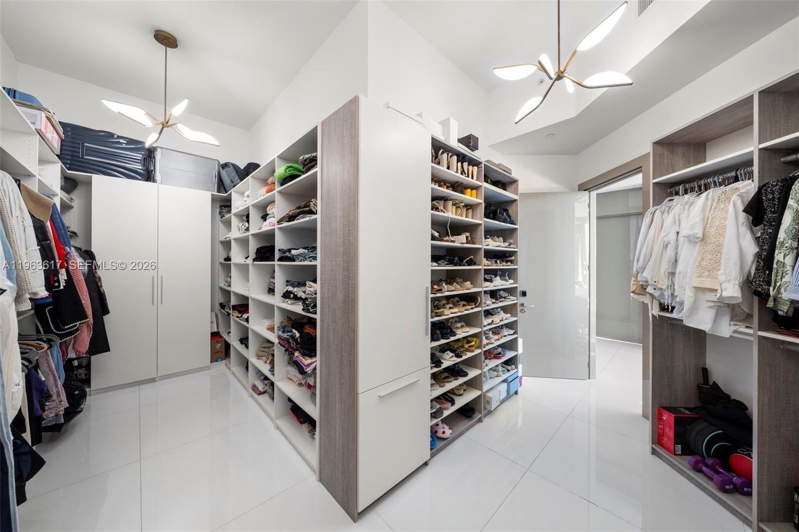 BELLINI AT WILLIAMS ISLAN - Residential