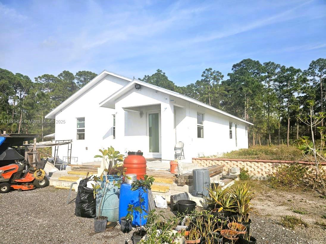 BRAND-NEW 3/2 Home | 2,140 Sq Ft | 1.25 Acres
Brand-new construction with hurricane-proof structure and oversized foundation. Features include impact windows and doors, high ceilings, energy-efficient smart HVAC (Comfort Star), spray foam roof insulation, and R-1 rated insulation. Includes laundry room, two Jacuzzis, attic (14x8), storage (8x8), camera system (45-day record), new well with salt softener, new septic tank, and 8-ft heavy-duty fence. Over $25K in fruit and coconut trees with drip irrigation. Located 15 minutes from Clewiston, with easy access to Fort Lauderdale, West Palm Beach, Fort Myers, and Miami.